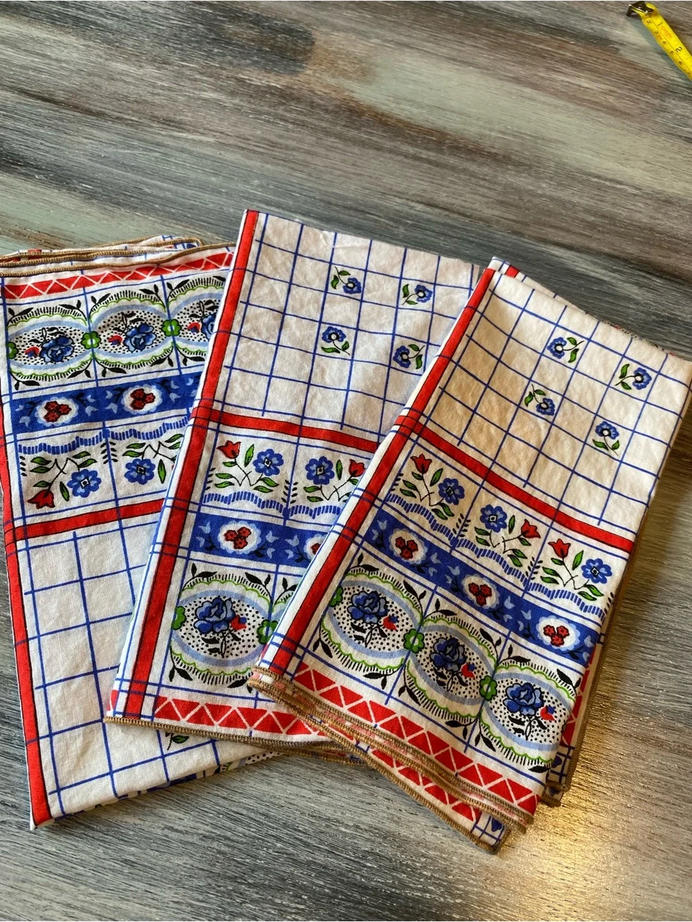 Scandinavian folk-art style floral cloth Napkins Lot Of 3 Vintage Dining Kitchen